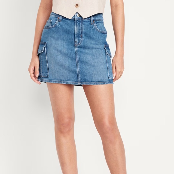 NWT OLD NAVY Mid-Rise OG Jean Mini Skirt Color: Medium Wash Cargo - Picture 2 of 9